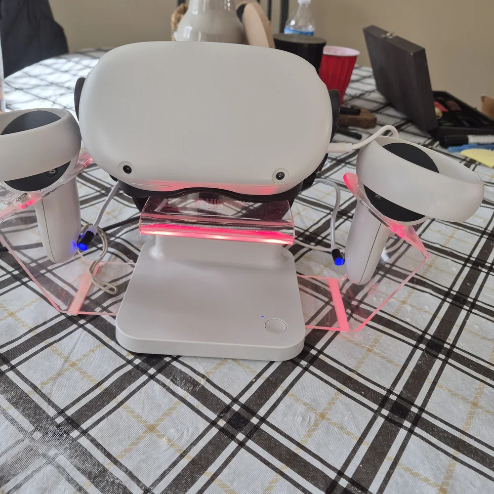 Oculus White VR Headset with Controllers